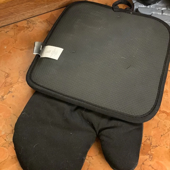 Disney Minnie Mouse Halloween Pot Holder and Oven Mitt Set NEW - Picture 4 of 4